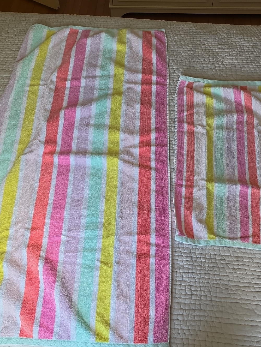 Pottery Barn Kids Pastel Heart & Stripe Towel Bundle - Picture 2 of 8